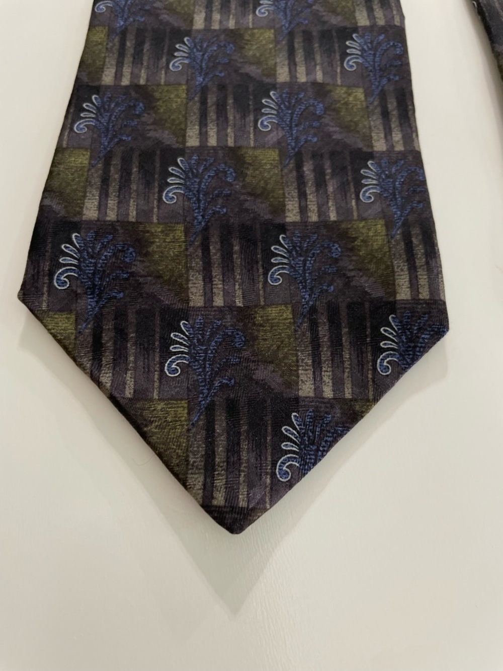 Haggar Men's Silk Olive Blue Geometric Floral Patterned Tie